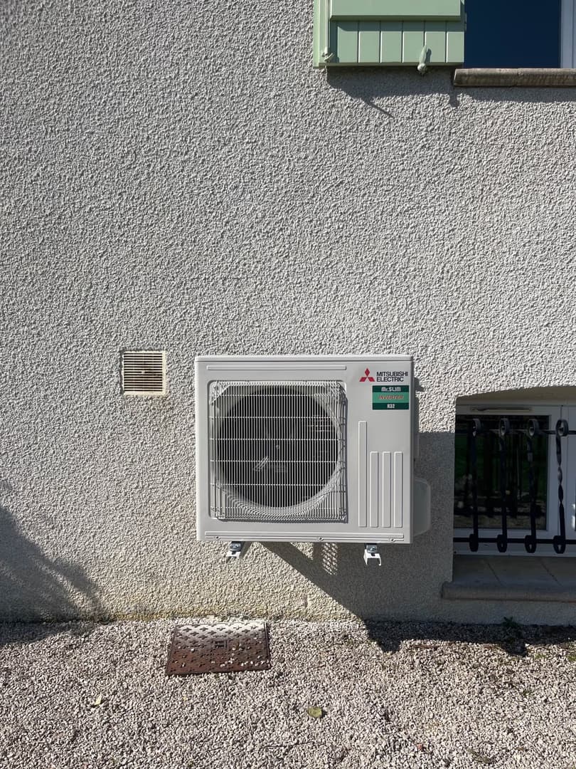 Unité extérieure Mitsubishi MSZ-KT50 installée par Kozéo en Côte-d'Or