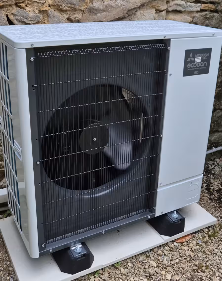Pompe à chaleur air-eau Mitsubishi installée par Kozéo à Chalon-sur-Saône en début 2026, projet financé via la réouverture du guichet MaPrimeRénov'