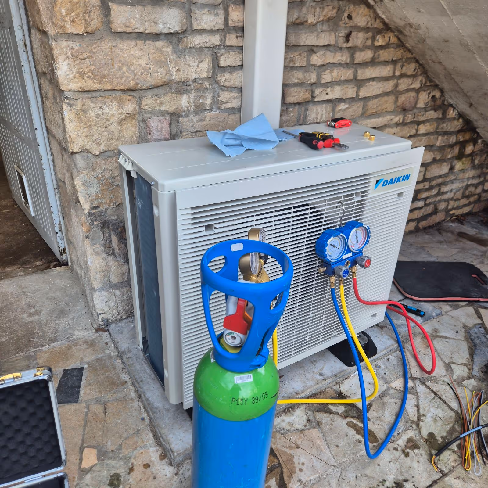 Mise en service d'une climatisation Daikin par l'équipe Kozéo à Sennecey-le-Grand
