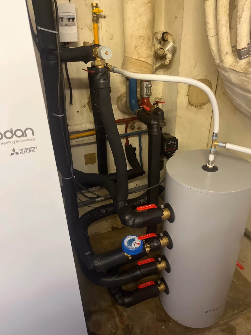 Détail technique d'une pompe à chaleur installée par Kozéo au Creusot